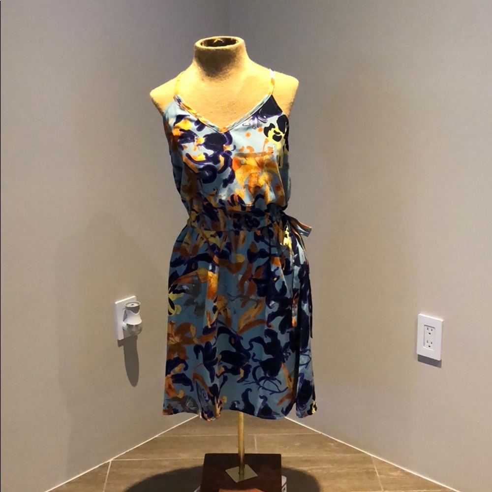 NWT.   Gorgeous floral dress